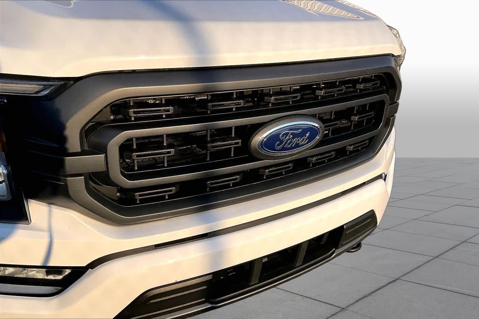 Used 2023 Oxford White Ford XLT image 30