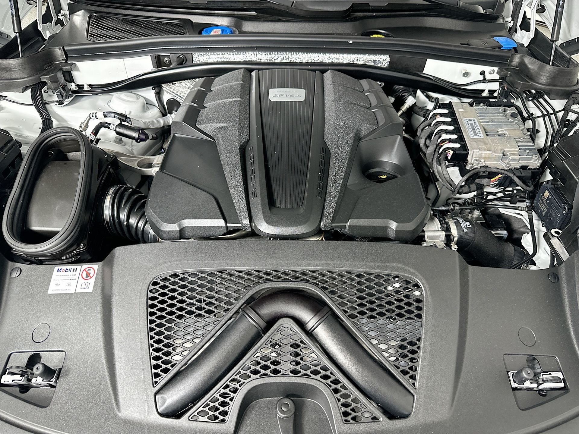 2024 Porsche Macan S - Photo 39