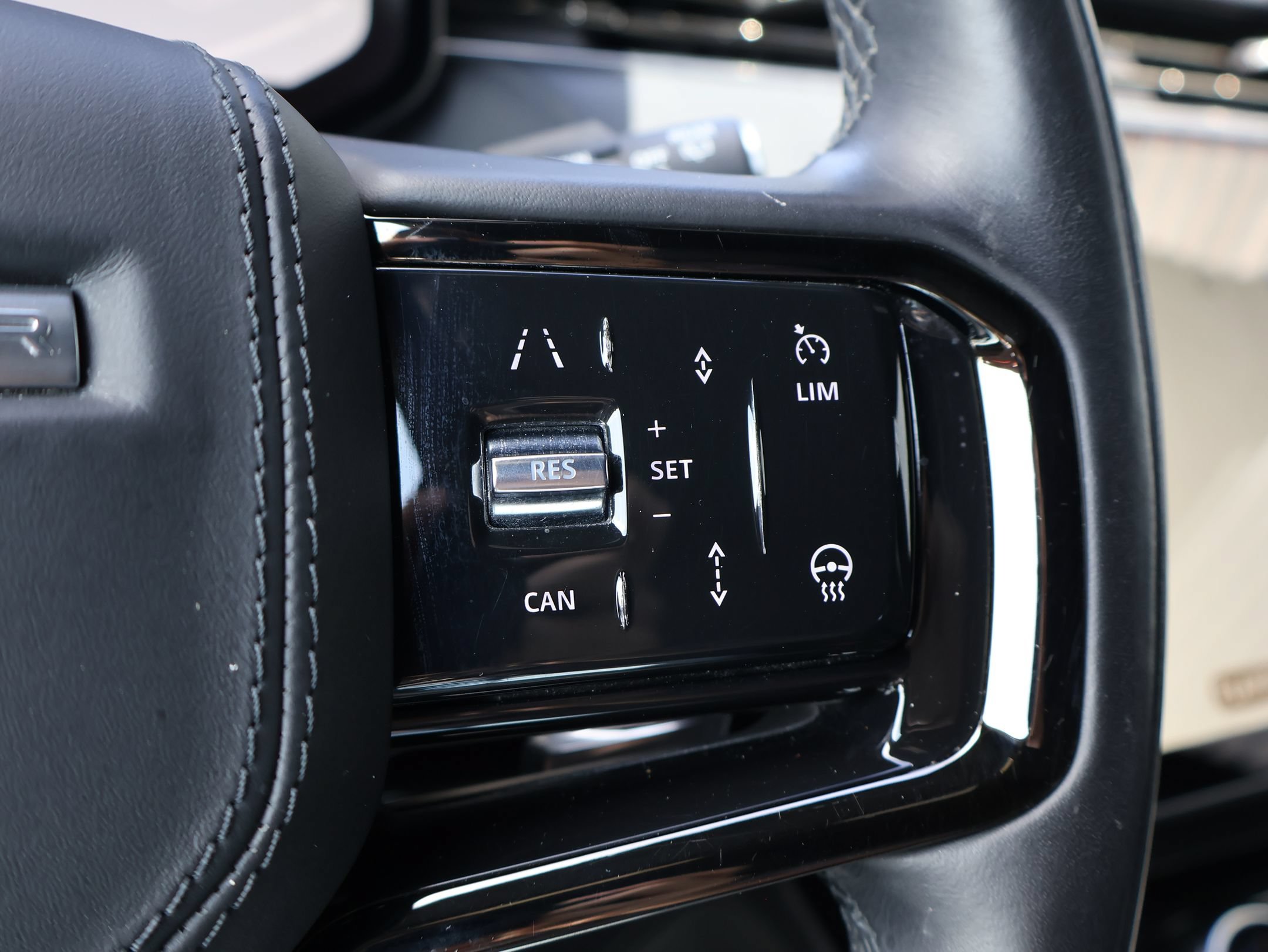 Used 2023 Fuji White Land Rover Autobiography image 18