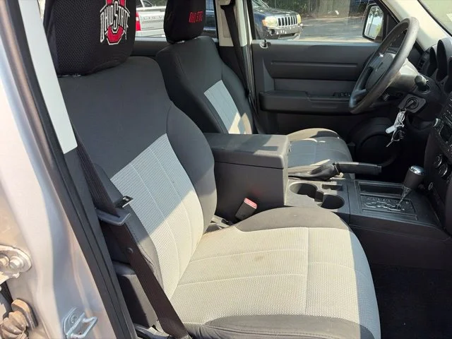 Used 2009 Silver Dodge SE image 13
