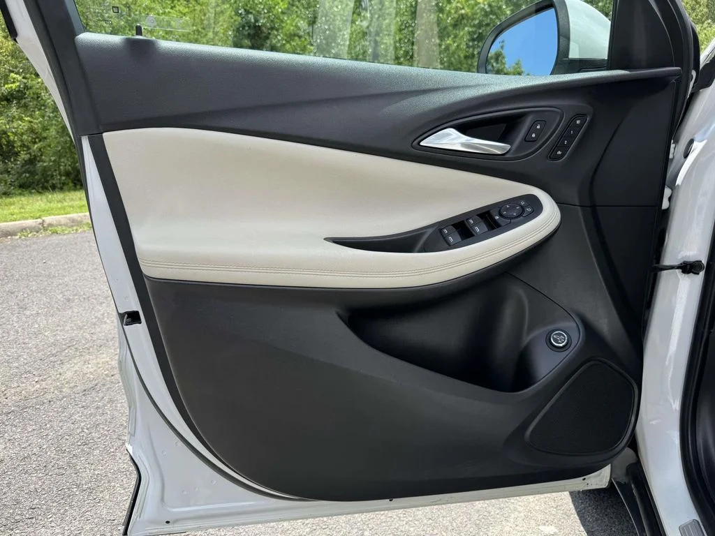 Used 2020 White Frost Buick Essence image 26