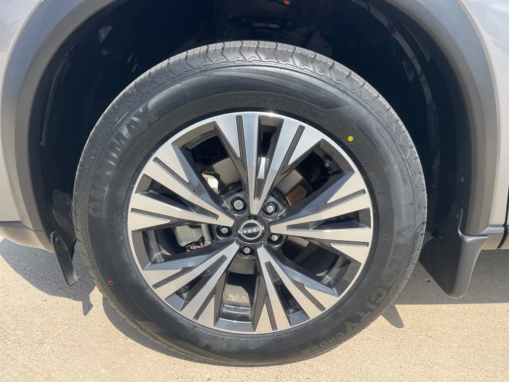 Used 2023 Gray Nissan SV image 27