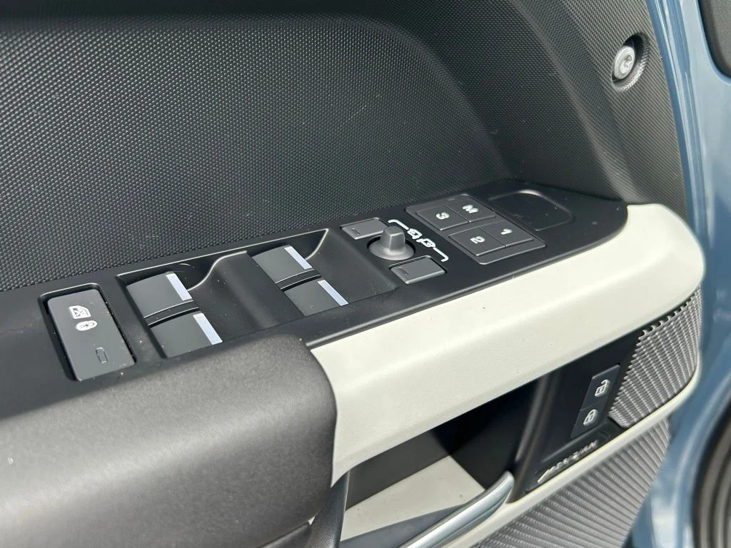 Used 2024 Blue Land Rover S image 16