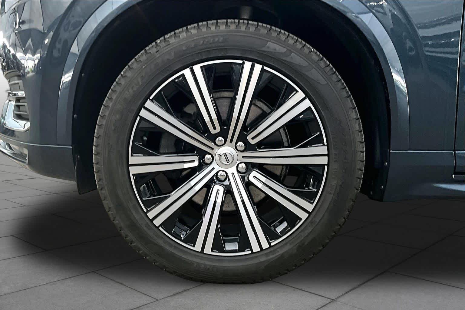 Used 2022 Denim Blue Metallic Volvo Inscription image 11