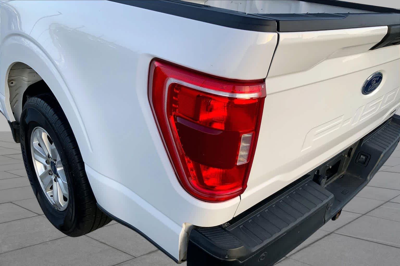 Used 2023 Oxford White Ford XLT image 26