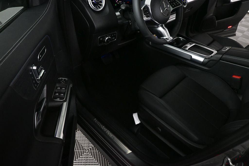 New 2026 Mountain Grey Metallic Mercedes-Benz GLB 250 image 47