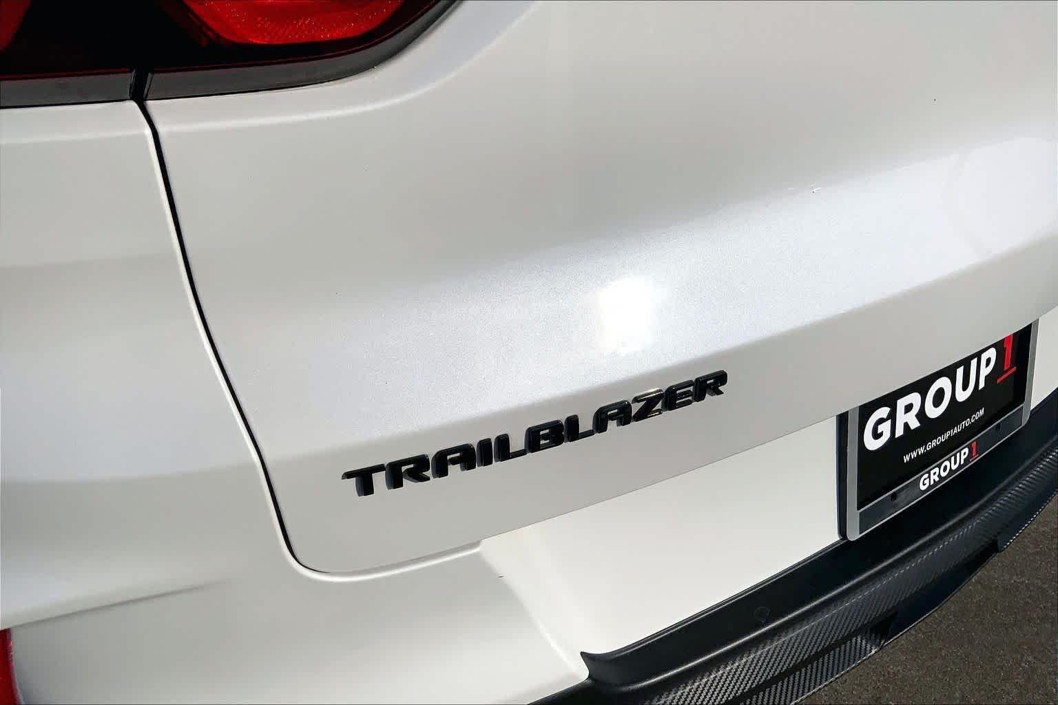 Used 2025 Iridescent Pearl Tricoat Chevrolet RS image 30