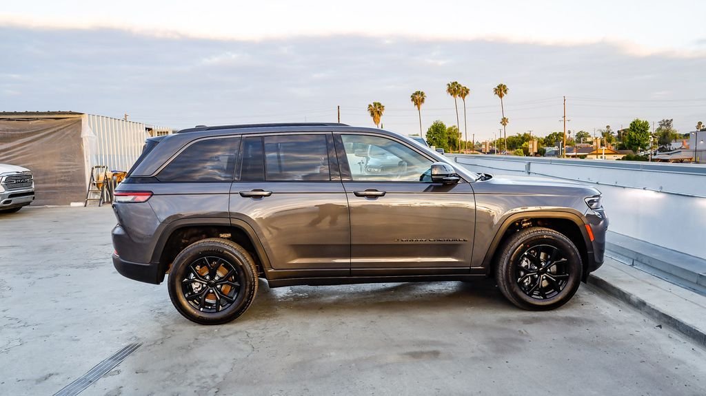 New 2026 Baltic Gray Metallic Clearcoat Jeep Altitude image 13