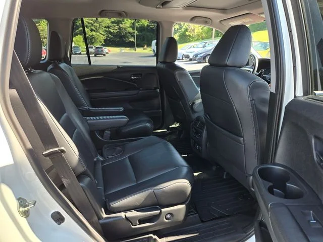 Used 2019 White Honda Touring image 22