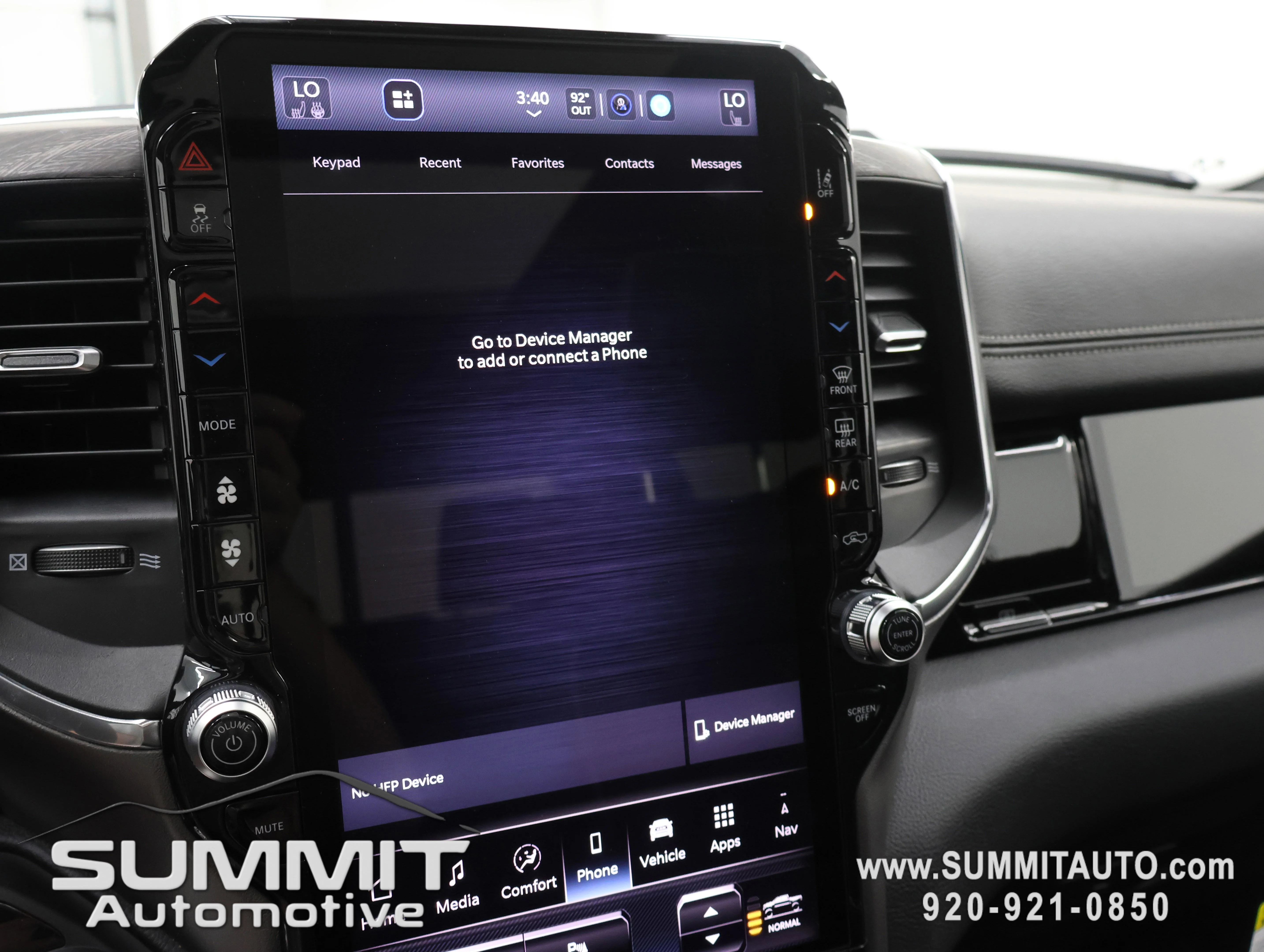 New 2026 Diamond Black Crystal Pearl-Coat Exterior Paint RAM Laramie image 60