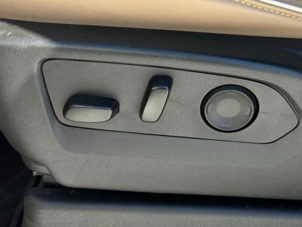 2024 Chevrolet Suburban Premier - Photo 31