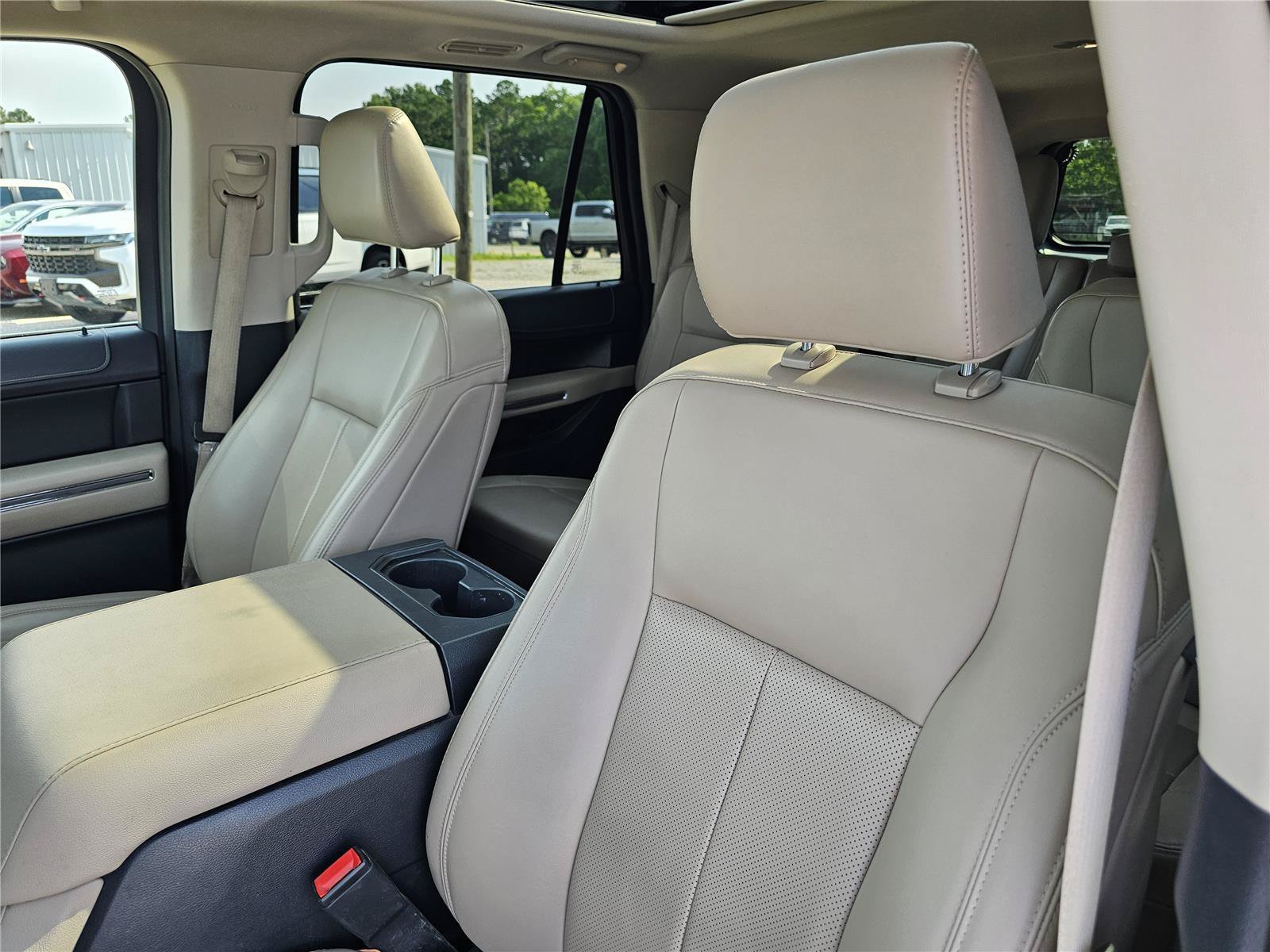 2022 Ford Expedition XLT - Photo 17