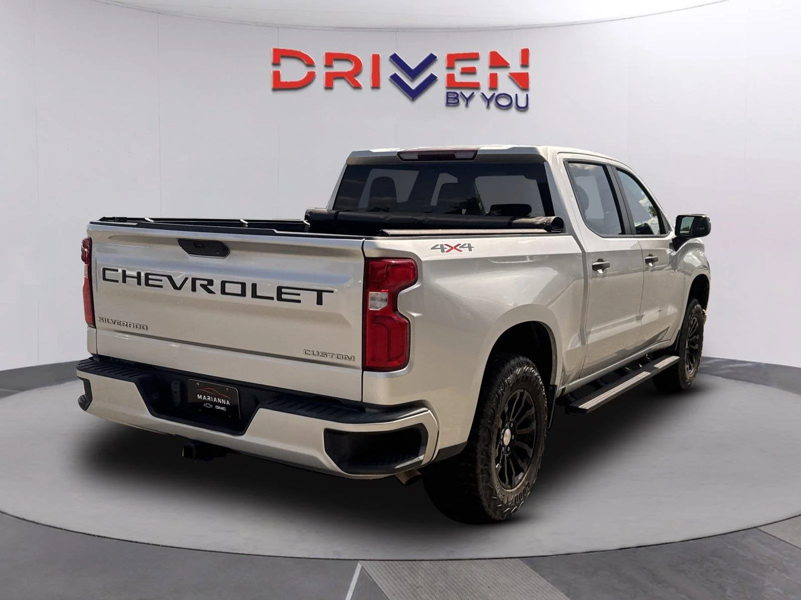 Used 2022 SILVER ICE METALLIC Chevrolet Custom image 4