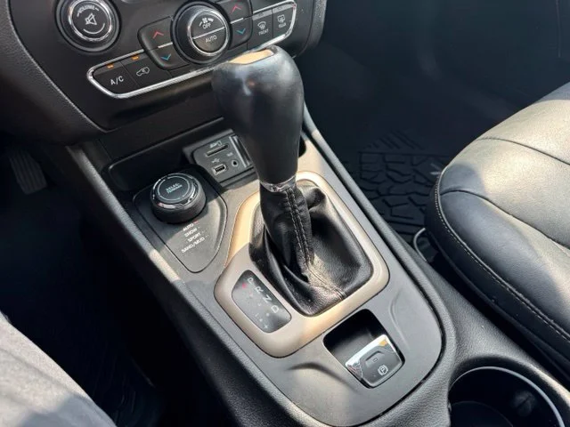 Used 2016 Silver Jeep Limited image 25