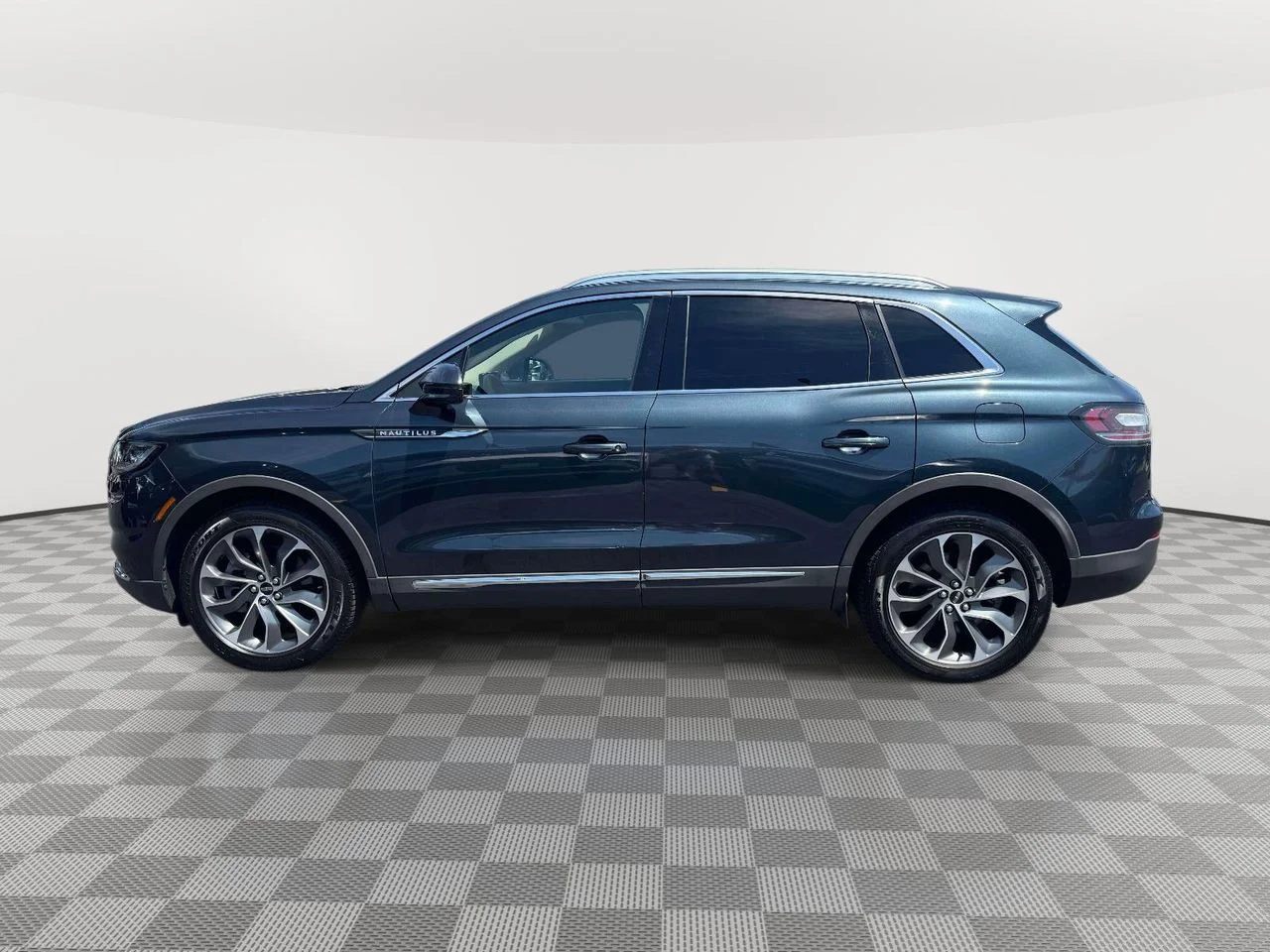 Used 2022 Flight Blue Metallic Clearcoat Lincoln Reserve image 4