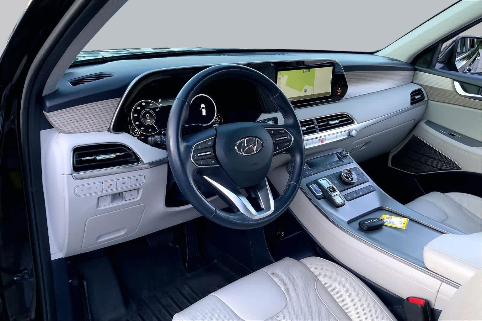 Used 2022 Abyss Black Pearl Hyundai Limited image 18