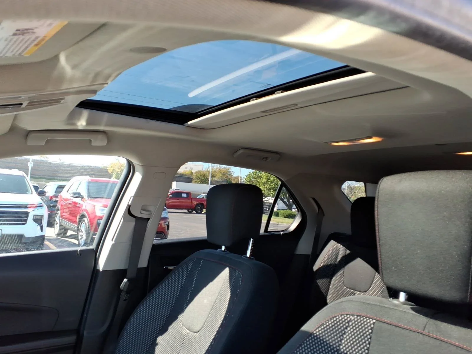 Used 2015 Blue Velvet Metallic Chevrolet LT image 23