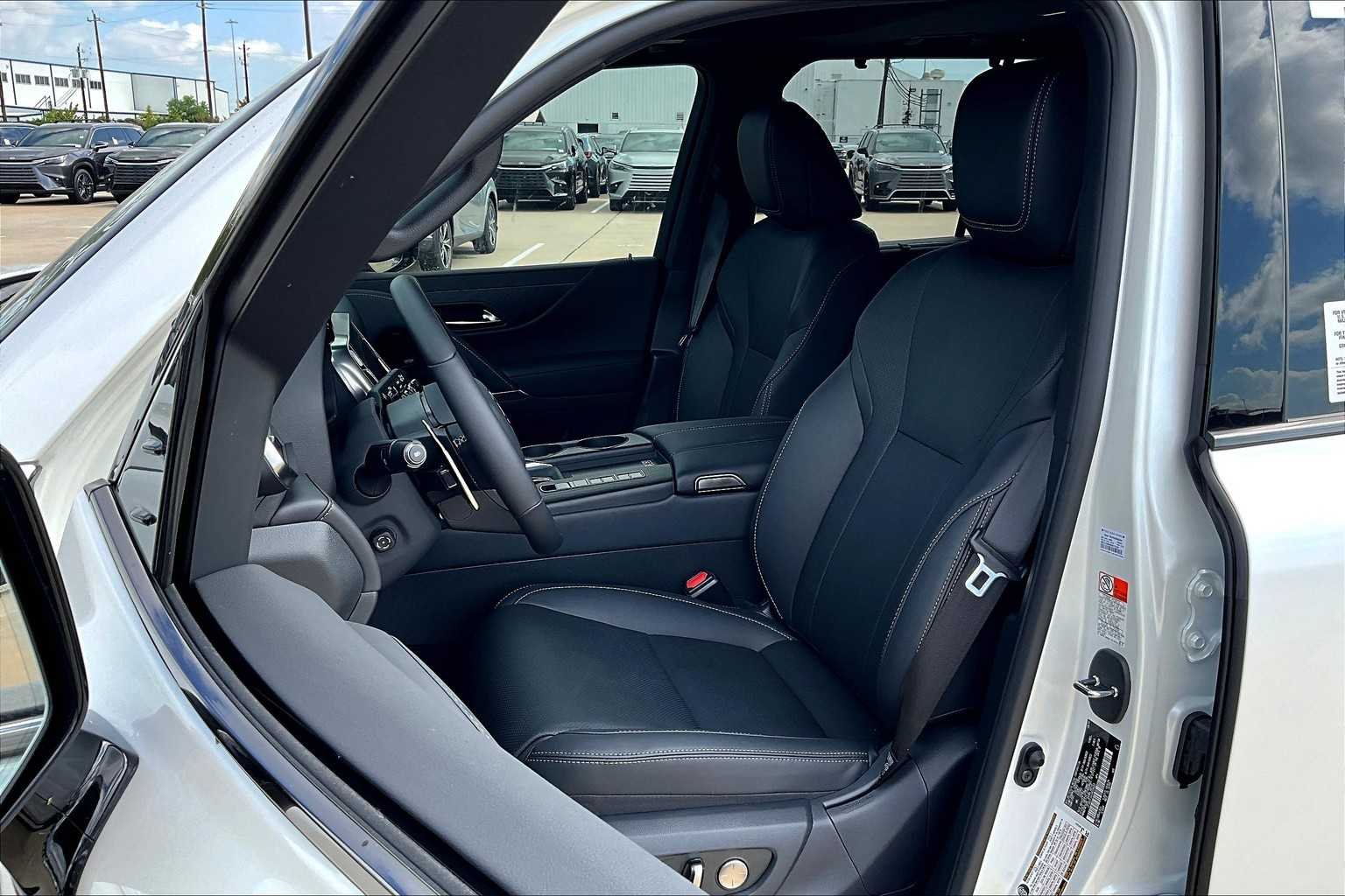 Used 2025 Eminent White Pearl Lexus Luxury image 9