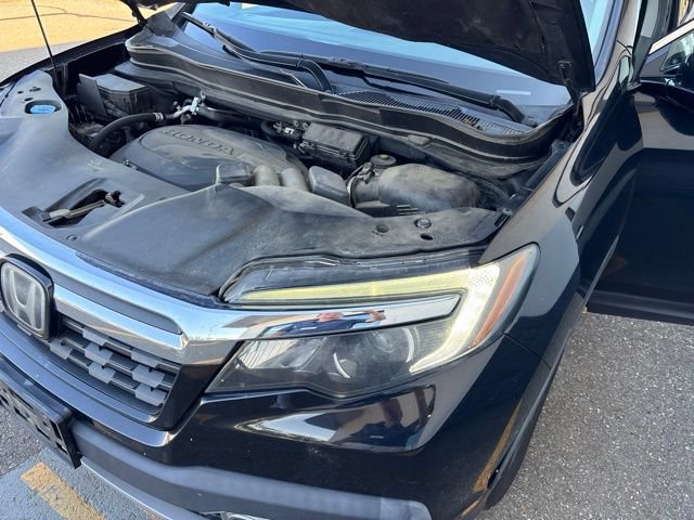 Used 2017 Crystal Black Pearl Honda RTL-E image 17