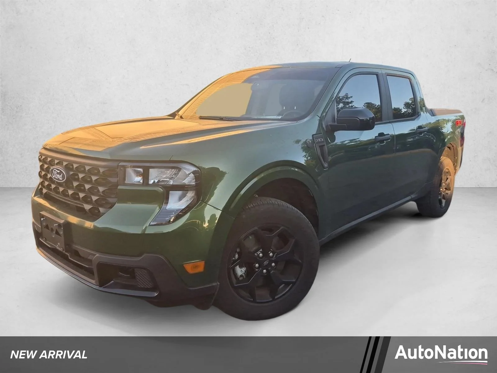 Used 2025 Green Ford XLT image 1
