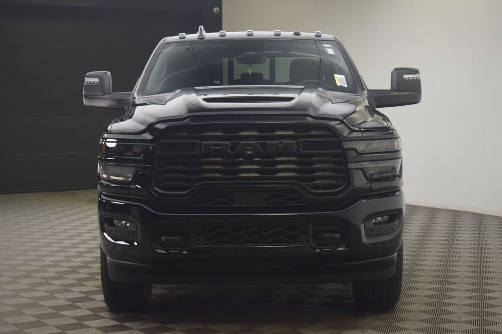 New 2026 Diamond Black Crystal Pearl-Coat Exterior Paint RAM Tradesman image 2