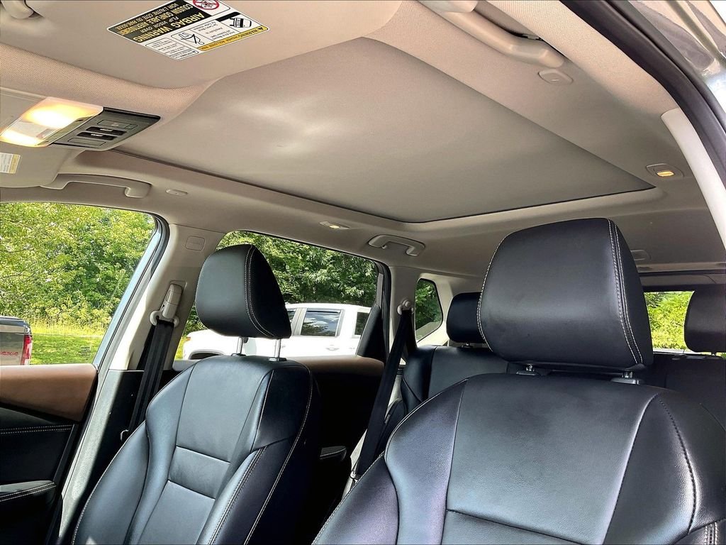 Used 2023 Gray Nissan SL image 7