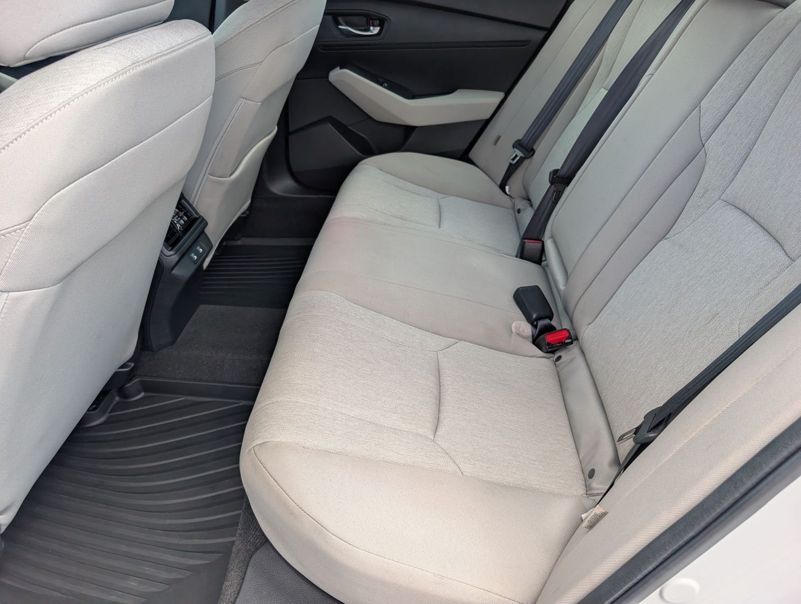 Used 2025 White Honda SE image 28