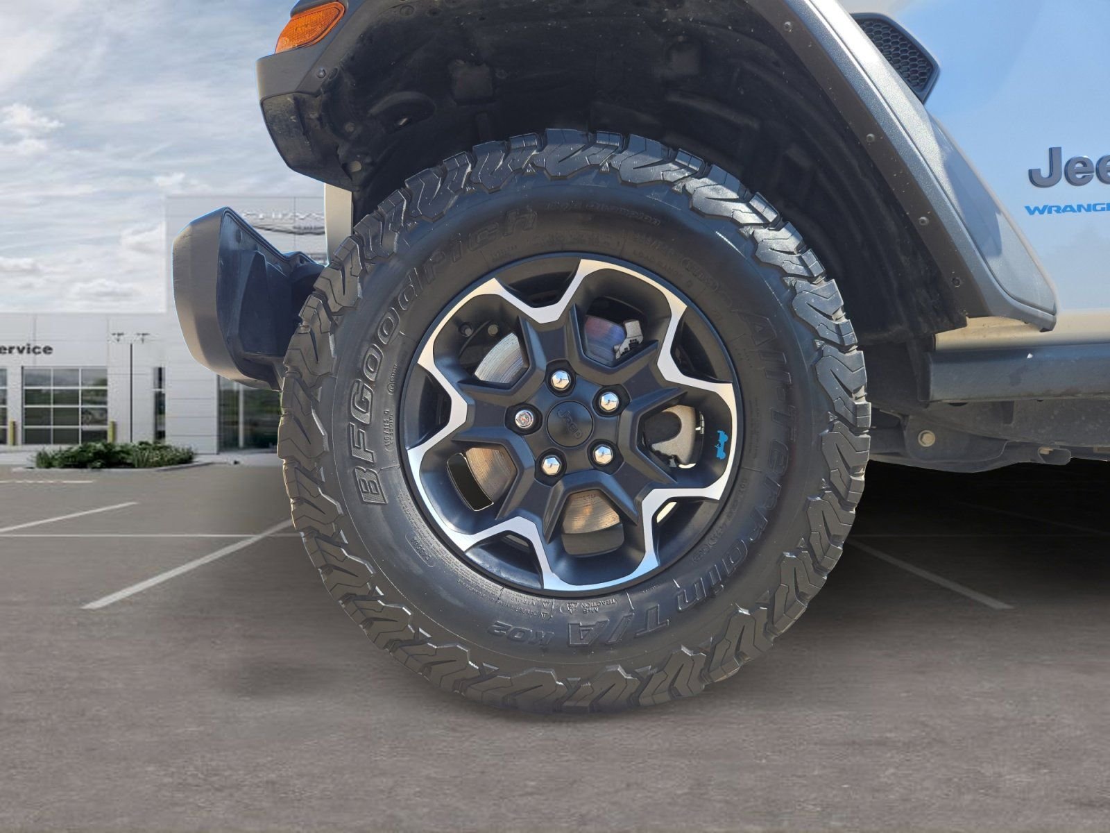 Used 2023 Silver Jeep Rubicon 4xe image 10