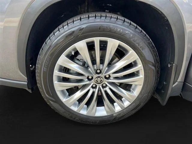 2024 Toyota Highlander Platinum - Photo 11