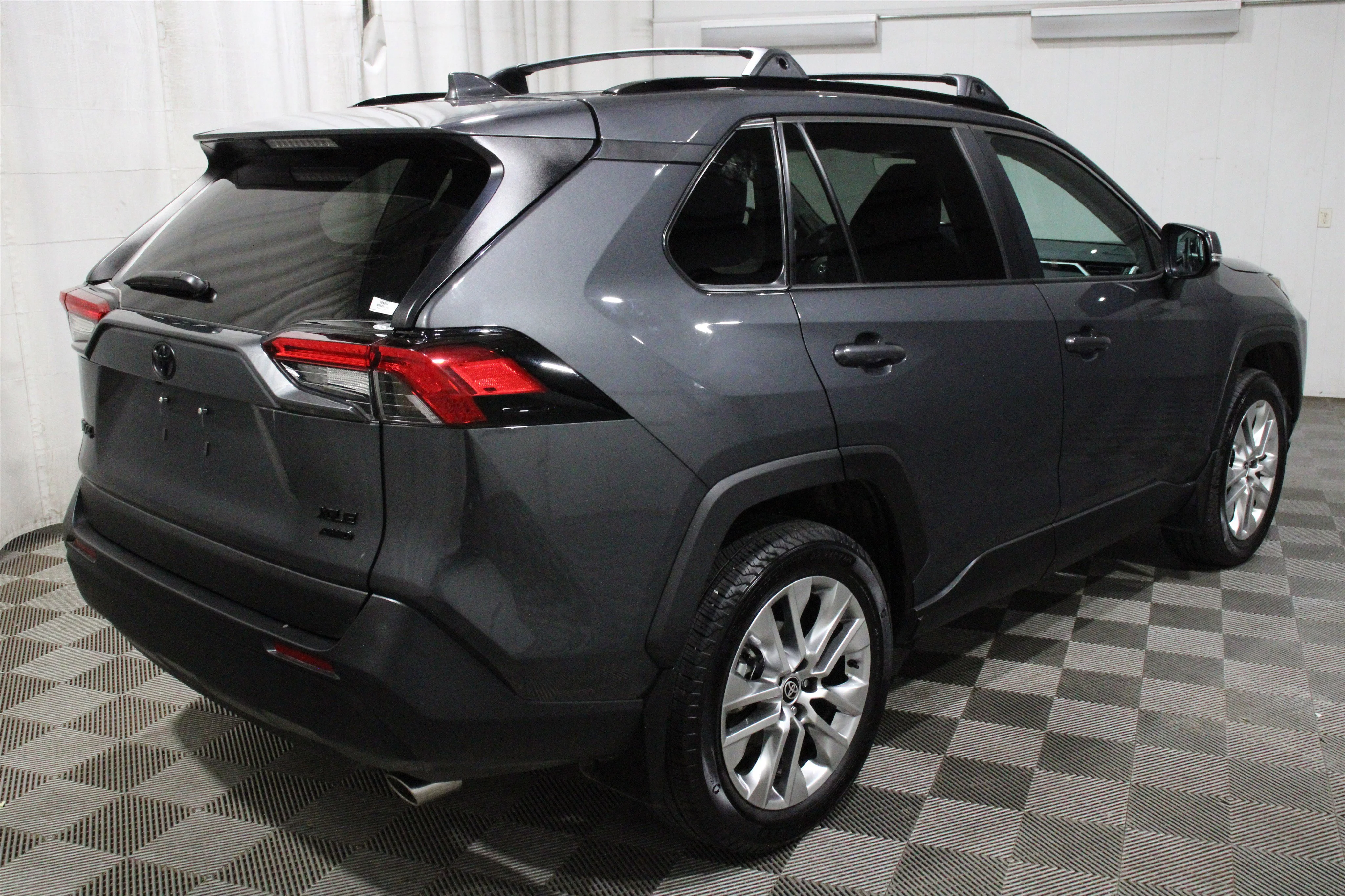 Used 2025 Gray Toyota XLE Premium image 33