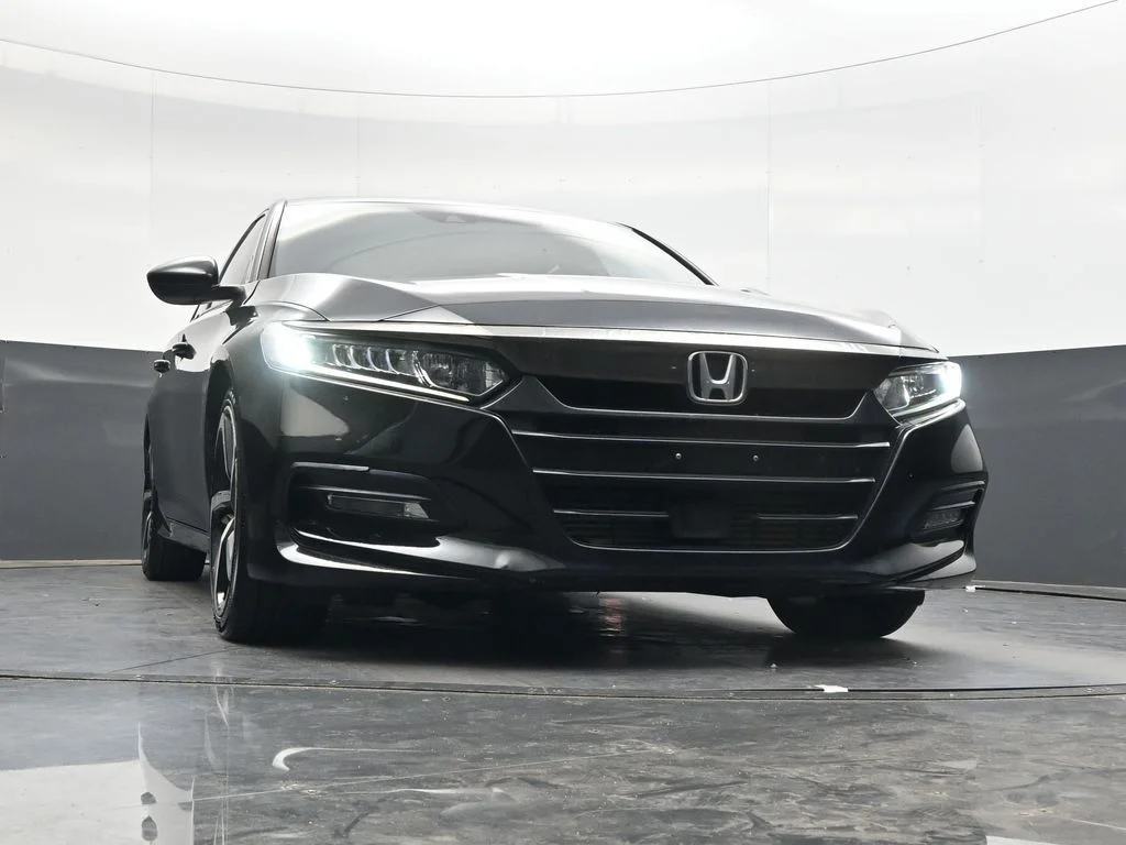 Used 2018  Honda Sport image 46