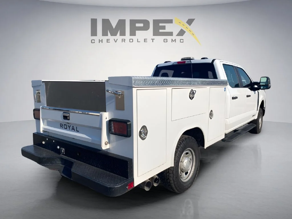 Used 2024 White Ford XL image 5