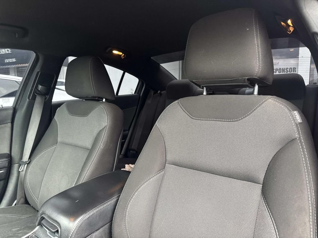 Used 2018 Red Dodge SXT image 21