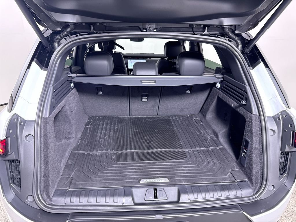 New 2026 Fuji White Land Rover SE image 21