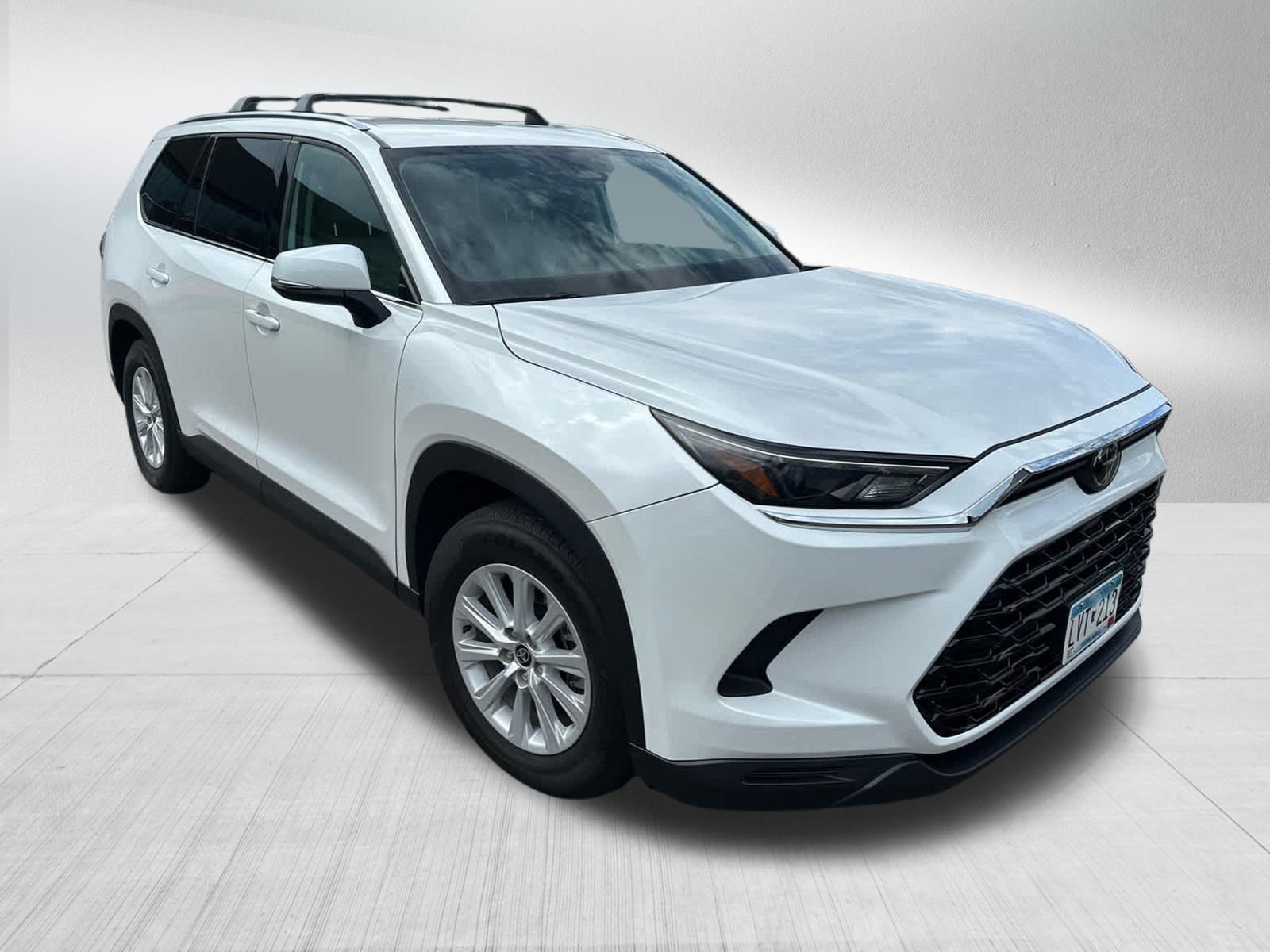 Used 2024 Wind Chill Pearl Toyota Hybrid XLE image 4