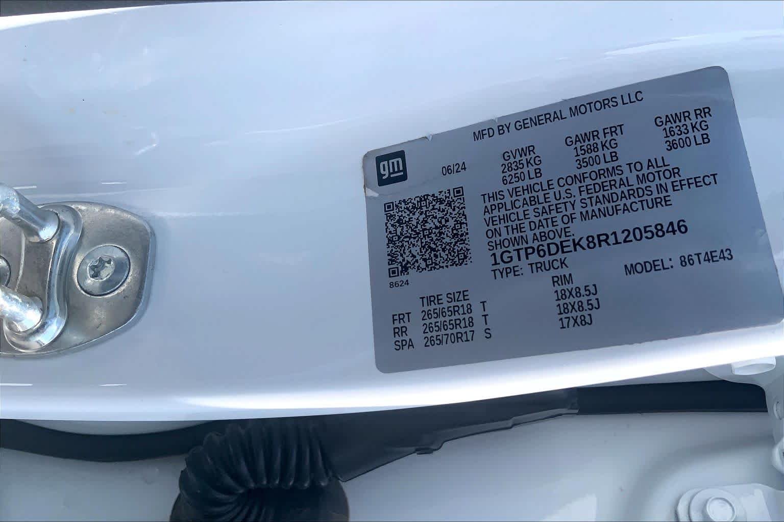 Used 2024 Summit White GMC 4WD AT4 image 72