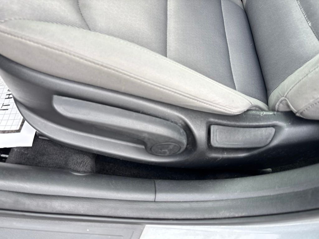 Used 2018 Gray Hyundai SE image 18
