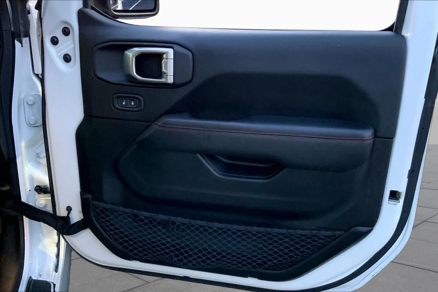Used 2019 Bright White Clearcoat Jeep Rubicon image 20