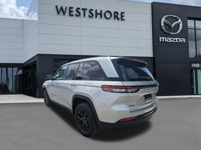 Used 2025 Silver Jeep Altitude image 4