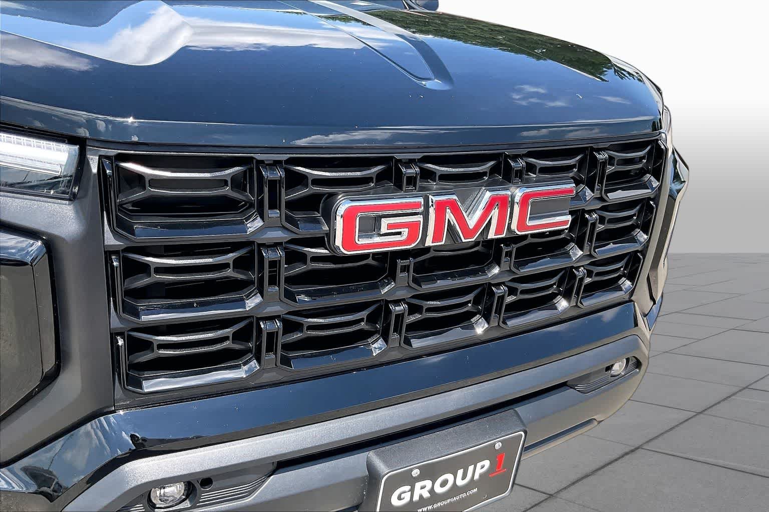 Used 2025 Onyx Black GMC 2WD Elevation image 29