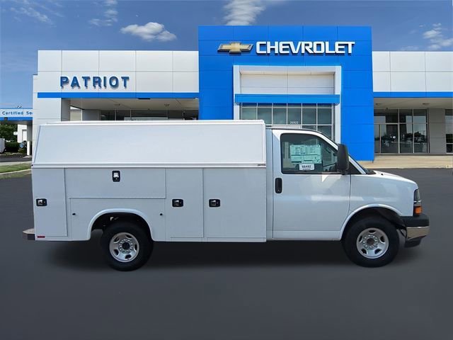 New 2025 Summit White Chevrolet 1WT image 4