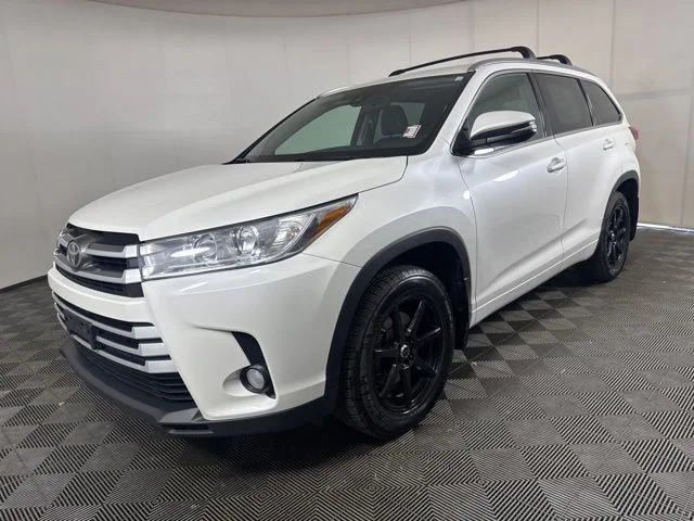 Used 2018 Blizzard Pearl Toyota XLE image 8