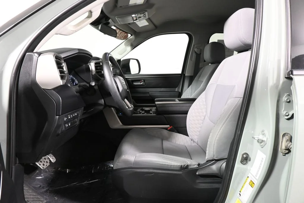 Used 2023  Toyota SR5 image 3