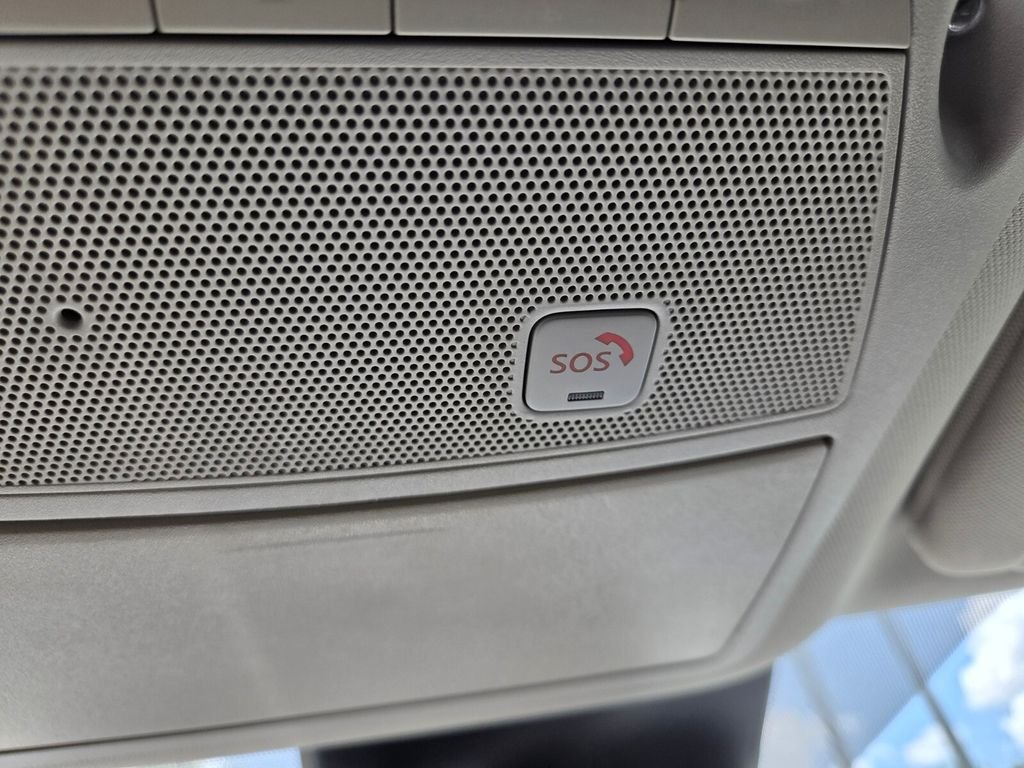 Used 2021 White Nissan Platinum image 37