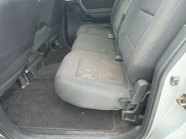Used 2009 Silver Nissan SE image 12
