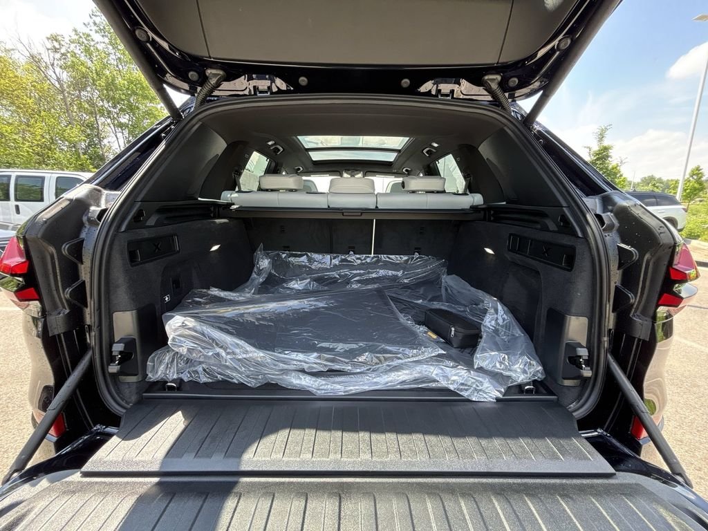 New 2026 Carbon Black Metallic BMW xDrive40i image 21