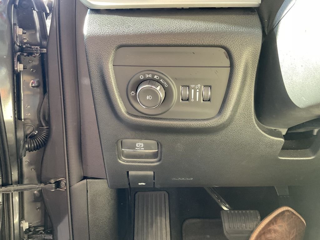 Used 2023 Gray Jeep Limited image 17