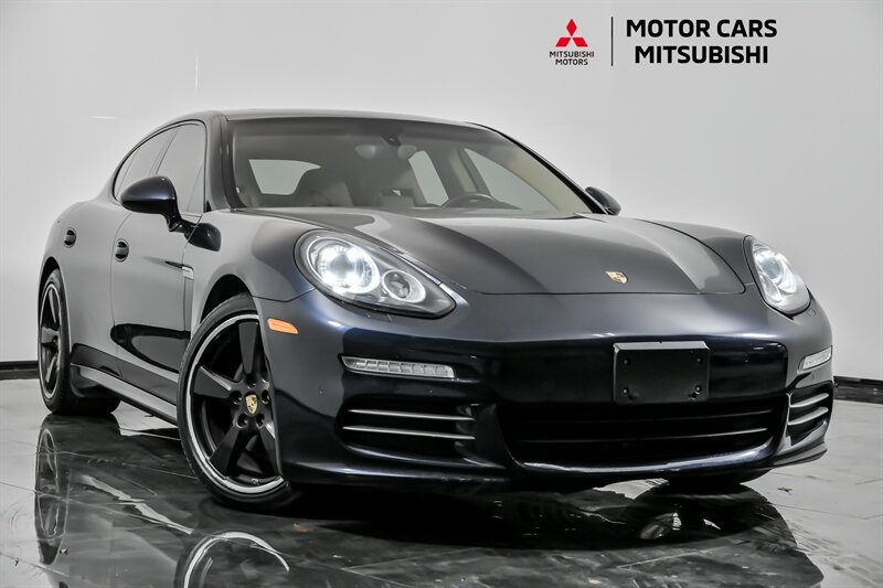 2016 Porsche Panamera Base