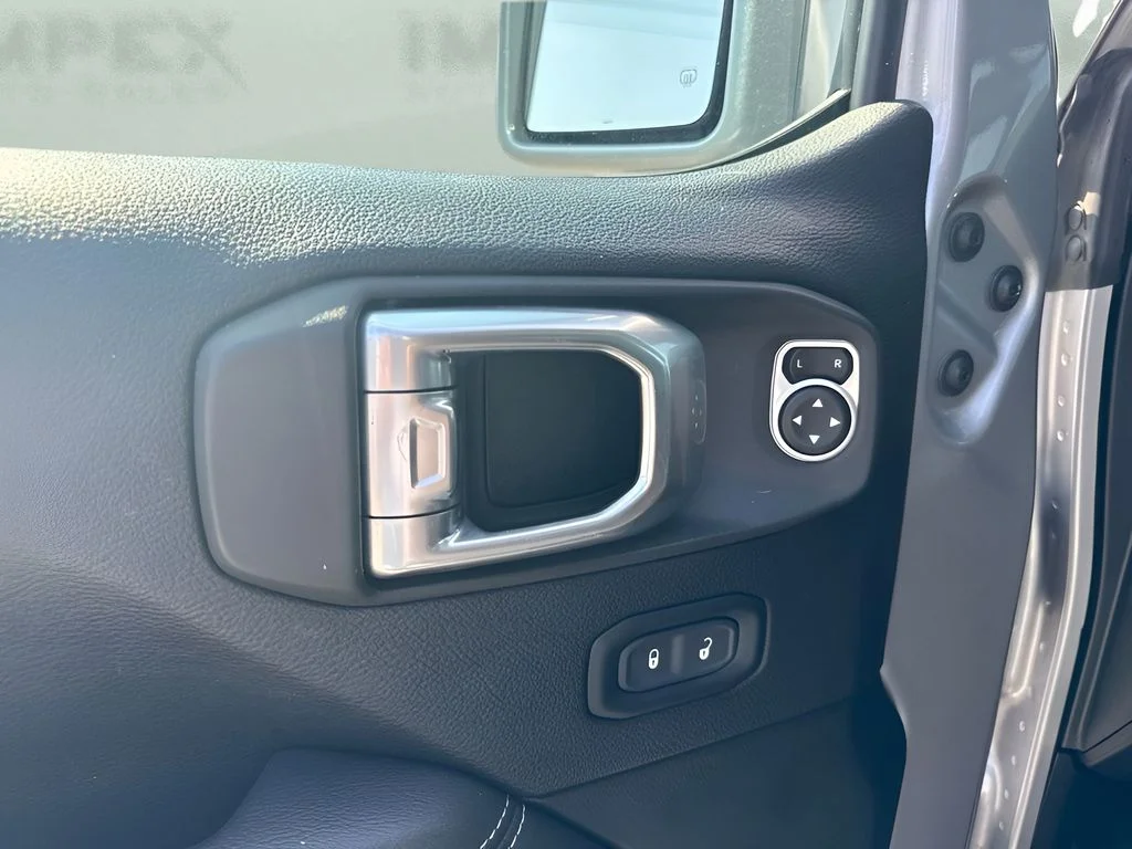Used 2020 Silver Jeep Overland image 21