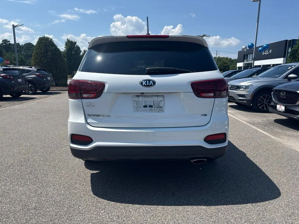 Used 2019 White Kia LX image 4